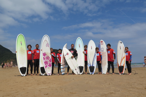 escuela de surf en cantabria gonzalo teaching