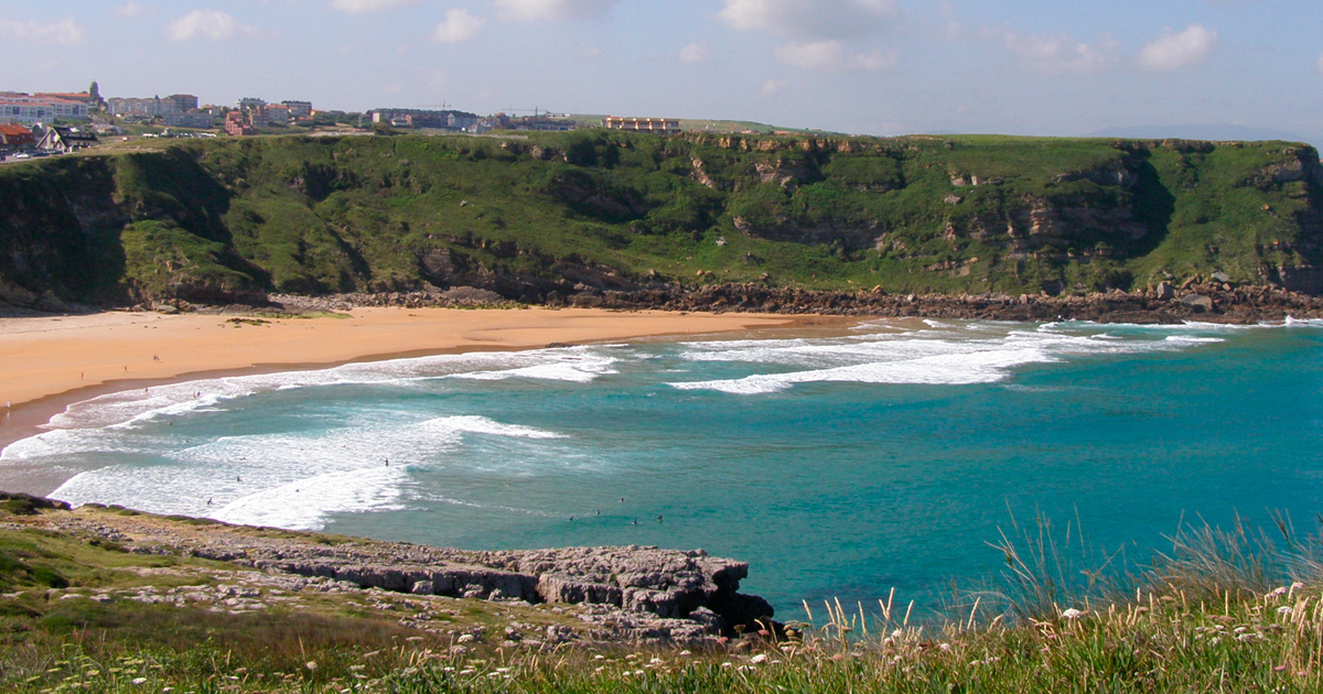 Hacer surf en cantabria - Playa de los locos suances