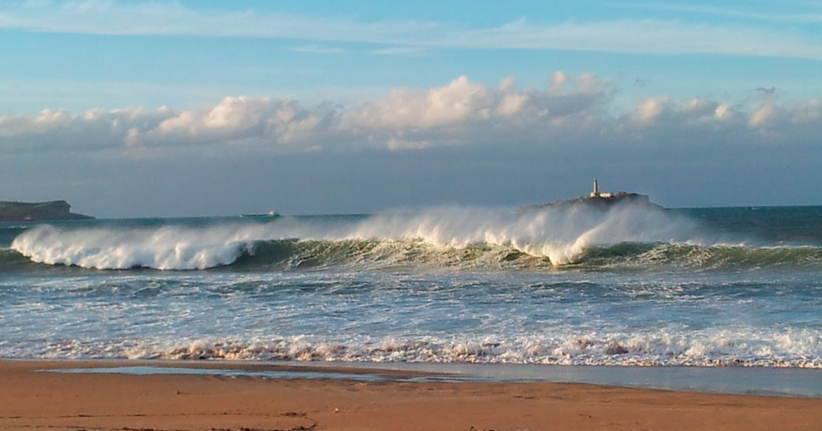 Hacer surf en cantabria playa de somo