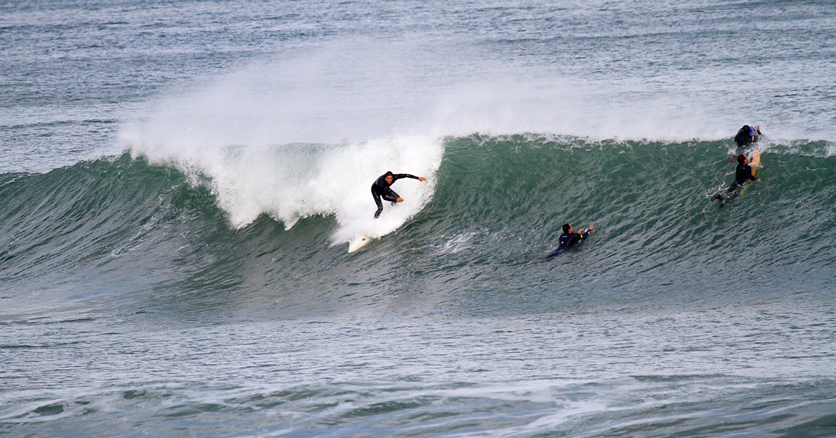 Hacer surf en el Brusco Noja