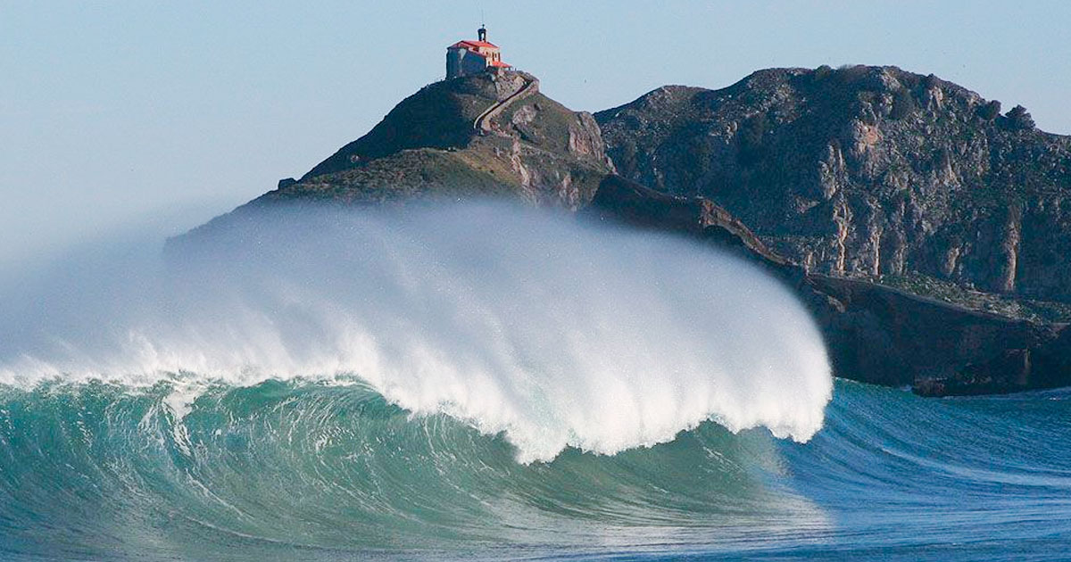 Hacer surf en el País Vasco - Playa de Bakio