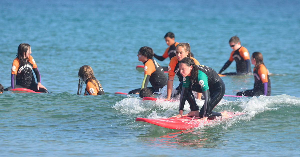 Busca el spot de surf más adecuado para principiantes 