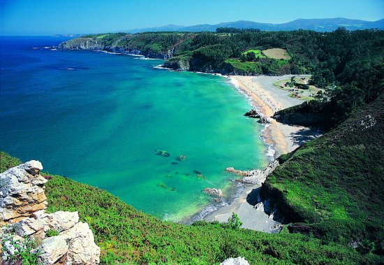 hacer-surf-en-playa-de-otur-asturias