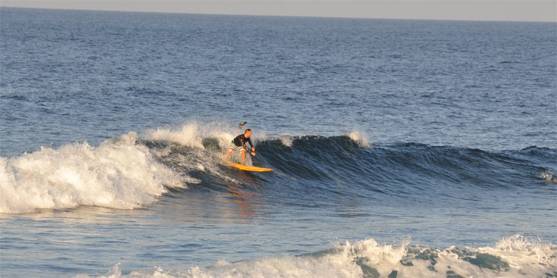 hacer-surf-playa-la-arena-asturias