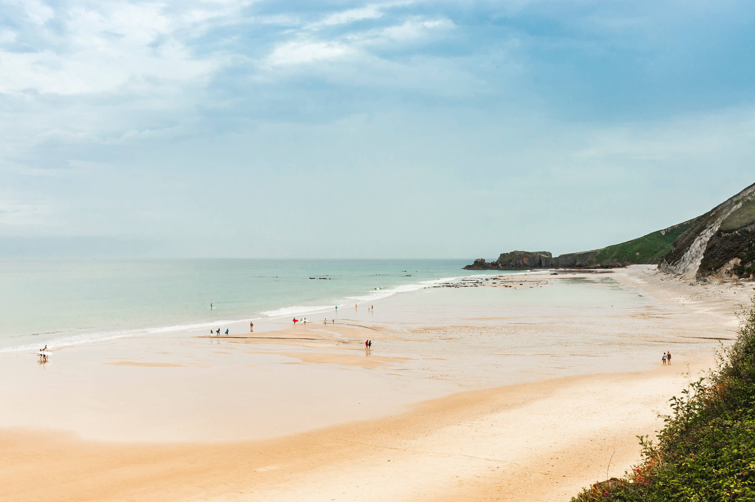 Hacer surf en playa san antolin Asturias