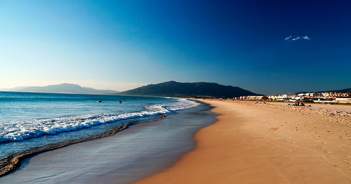 Surf en la playa de los Lances 