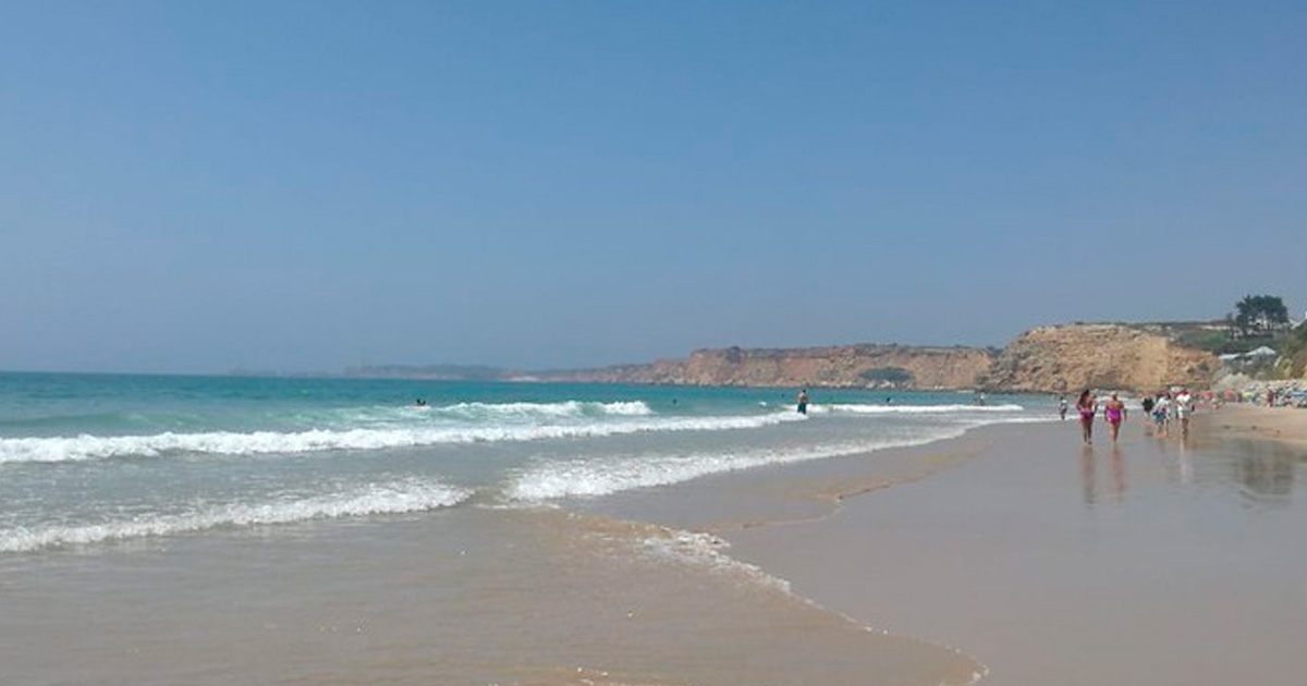 Hacer surf en playa de los Bateles Cadiz
