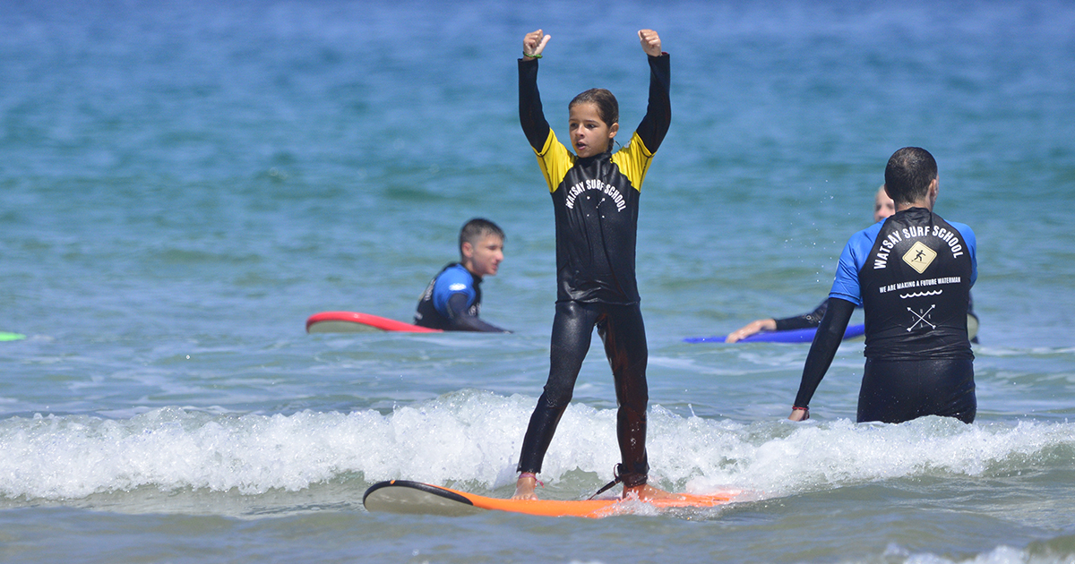 Beneficios y ventajas del surf para los niños.