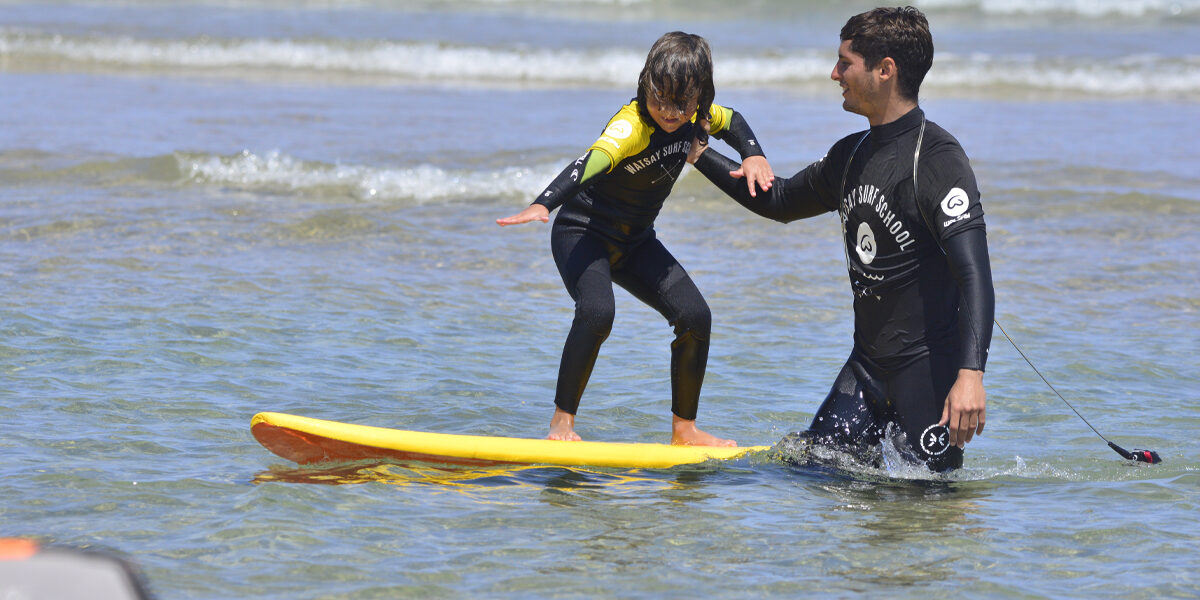 Surf para niños: Ventajas y beneficios de comenzar en una escuela Surf para niños: Ventajas y beneficios de comenzar en una escuela